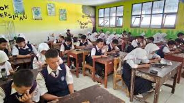 Sekolah Menengah Pertama dan Tantangan Generasi Muda